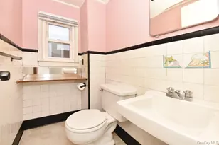 135 Barwick Blvd, Mineola, NY 11501 - Photo 20