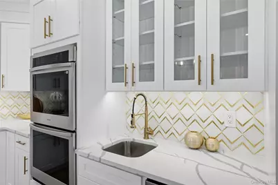 12 Friends Lane, Westbury, NY 11590 - Photo 18