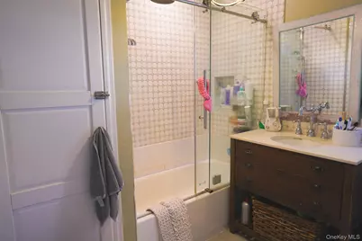 22 Everett Street, Lynbrook, NY 11563 - Photo 18