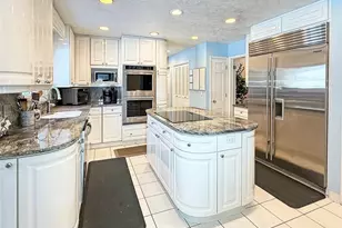 31 Pleasant Ridge Dr, Poughkeepsie, NY 12603 - Photo 4