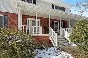 31 Pleasant Ridge Dr, Poughkeepsie, NY 12603 - Photo 2