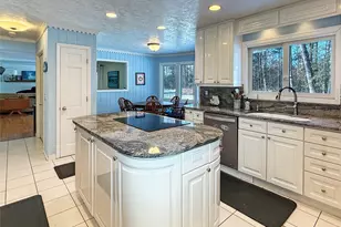 31 Pleasant Ridge Dr, Poughkeepsie, NY 12603 - Photo 8