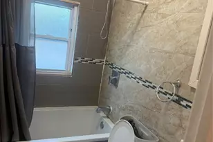 28 Clinton Ave, Hempstead, NY 11096 - Photo 4