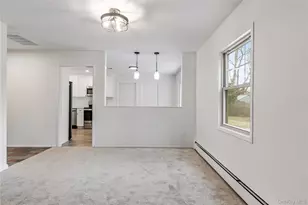 44 Sycamore Cir, Stony Brook, NY 11790 - Photo 10