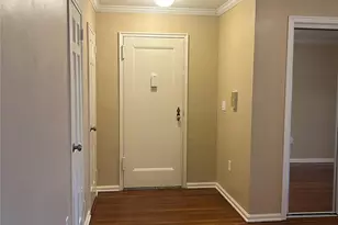 19 Old Mamaroneck Rd, White Plains, NY 10605 - Photo 2