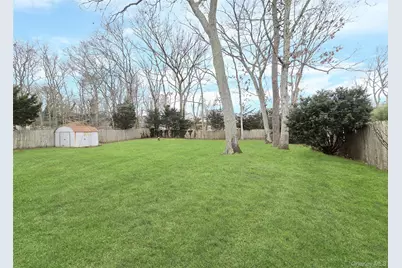 342 Thrift Street, Ronkonkoma, NY 11779 - Photo 2