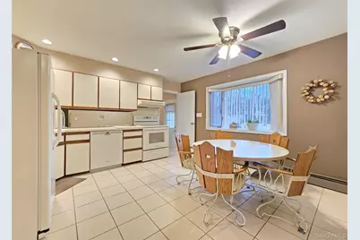 342 Thrift Street, Ronkonkoma, NY 11779 - Photo 10