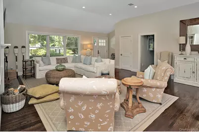 32 White Oak Lane, Westhampton Beach, NY 11978 - Photo 4