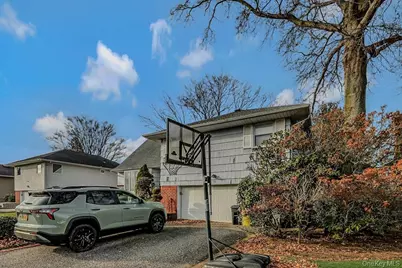 75 Melanie Lane, Syosset, NY 11791 - Photo 2