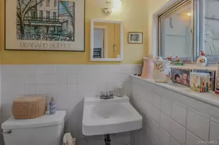 75 Melanie Ln, Syosset, NY 11791 - Photo 14