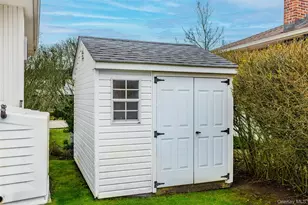 18 Roxbury Ave, Plainview, NY 11803 - Photo 20