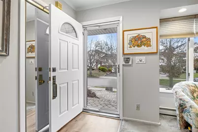 18 Roxbury Avenue, Plainview, NY 11803 - Photo 2