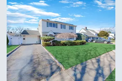 12 Cable Lane, Hicksville, NY 11801 - Photo 2