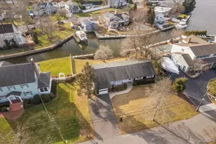 182 Connetquot Dr, Oakdale, NY 11769 - Photo 4