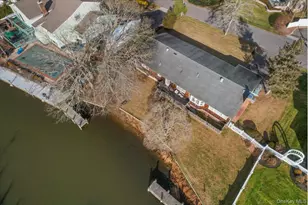 182 Connetquot Dr, Oakdale, NY 11769 - Photo 34