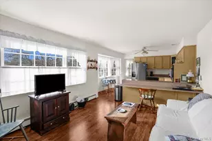 182 Connetquot Dr, Oakdale, NY 11769 - Photo 16