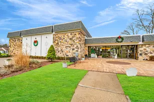 380 Woodbridge Dr, Ridge, NY 11961 - Photo 18