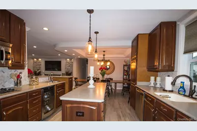 1661 # 519 Old Country Rd, Riverhead, NY 11901 - Photo 2