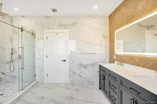 35 Castle Ln, Levittown, NY 11756 - Photo 20