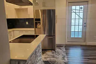 310 Brookside Ct, Copiague, NY 11726 - Photo 20