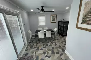 310 Brookside Ct, Copiague, NY 11726 - Photo 8