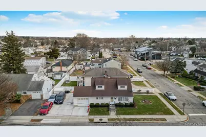 11 Crescent Street, Oyster Bay, NY 11801 - Photo 4