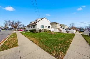 11 Crescent St, Oyster Bay, NY 11801 - Photo 32