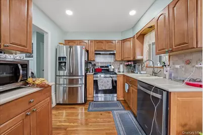 11 Crescent Street, Oyster Bay, NY 11801 - Photo 10