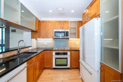 175 Huguenot Street #1401, New Rochelle, NY 10801 - Photo 2