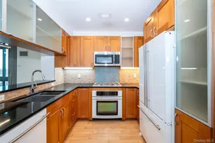 175 Huguenot St, New Rochelle, NY 10801 - Photo 2