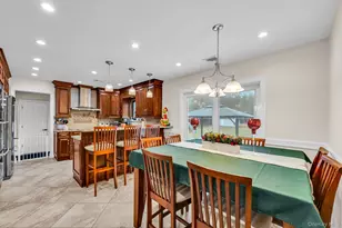 124 Spence Ave, Holtsville, NY 11742 - Photo 10