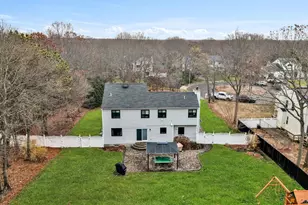 124 Spence Ave, Holtsville, NY 11742 - Photo 4