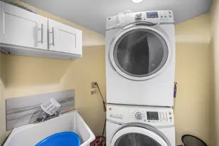 183-26 Booth Memorial Ave, Fresh Meadows, NY 11365 - Photo 24