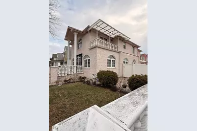 26504 79th Avenue, Floral Park, NY 11004 - Photo 4