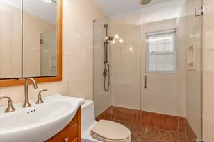 1006 N 7th St, New Hyde Park, NY 11040 - Photo 12