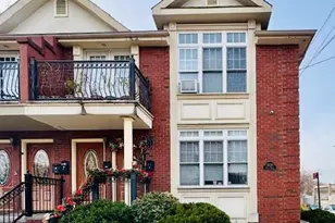 60-28 60th Pl, Maspeth, NY 11378 - Photo 2