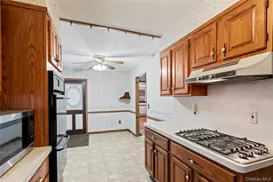 149 Byrd St, Lindenhurst, NY 11757 - Photo 18