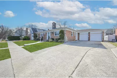 515 S 12th Street, New Hyde Park, NY 11040 - Photo 2