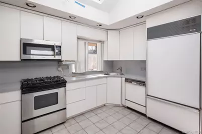 19 Birchwood Park Drive, Syosset, NY 11791 - Photo 16