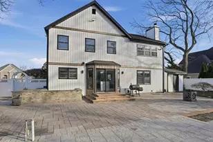 8 Hamilton Pl, Lake Grove, NY 11755 - Photo 46