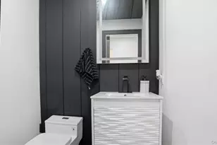 8 Hamilton Pl, Lake Grove, NY 11755 - Photo 38