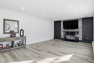 8 Hamilton Pl, Lake Grove, NY 11755 - Photo 20