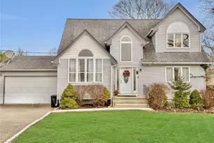 19 Birchwood Dr, Shirley, NY 11967 - Photo 2