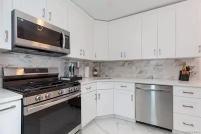 5 Sadore Lane #3R, Yonkers, NY 10710 - Photo 2