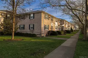 81-41 268th St, New Hyde Park, NY 11004 - Photo 4