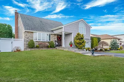 3 Walnut Place, Massapequa, NY 11758 - Photo 2