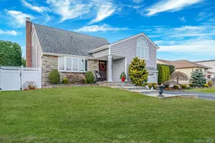 3 Walnut Pl, Massapequa, NY 11758 - Photo 2