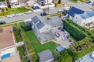 3 Walnut Pl, Massapequa, NY 11758 - Photo 38