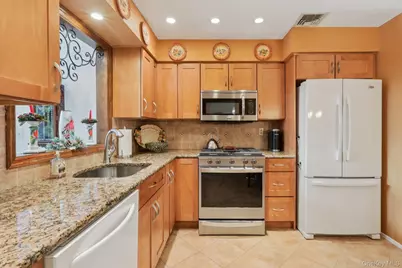 229 Betsy Ross Drive, Orangeburg, NY 10962 - Photo 16