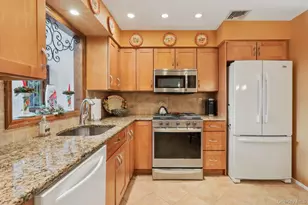 229 Betsy Ross Dr, Orangeburg, NY 10962 - Photo 16